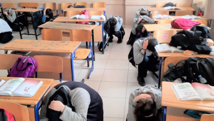 81 İLDE EŞ ZAMANLI  DEPREM TATBİKATI GERÇEKLEŞTİRİLDİ