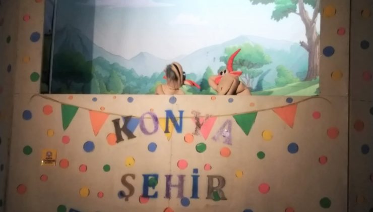 ÖGRENCİLER TİYATRO GÖSTERİSİ İLE EĞLENDİ 1 ÖGRENCİLER TİYATRO GÖSTERİSİ İLE EĞLENDİ