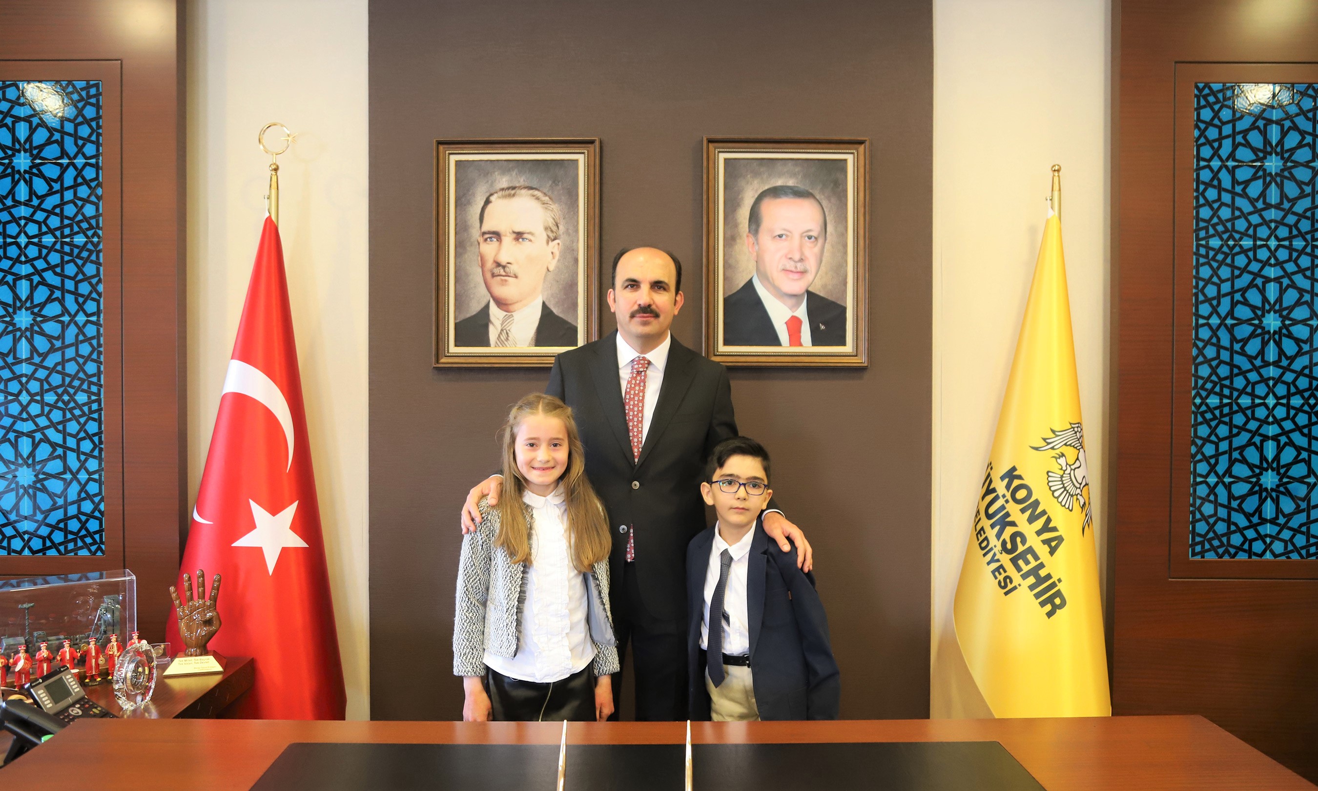 BAŞKAN ALTAY 23 NİSAN’DA MAKAMINI GÜLNİHAL SÜRMELİGÖZ’E DEVRETTİ