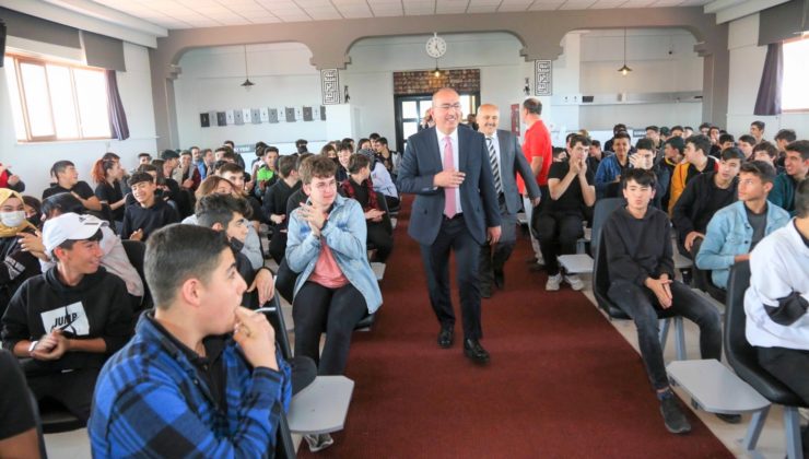 BAŞKAN KAVUŞ MEGA PROJESİ  KAPSAMINDA LİSELİLERLE BULUŞTU