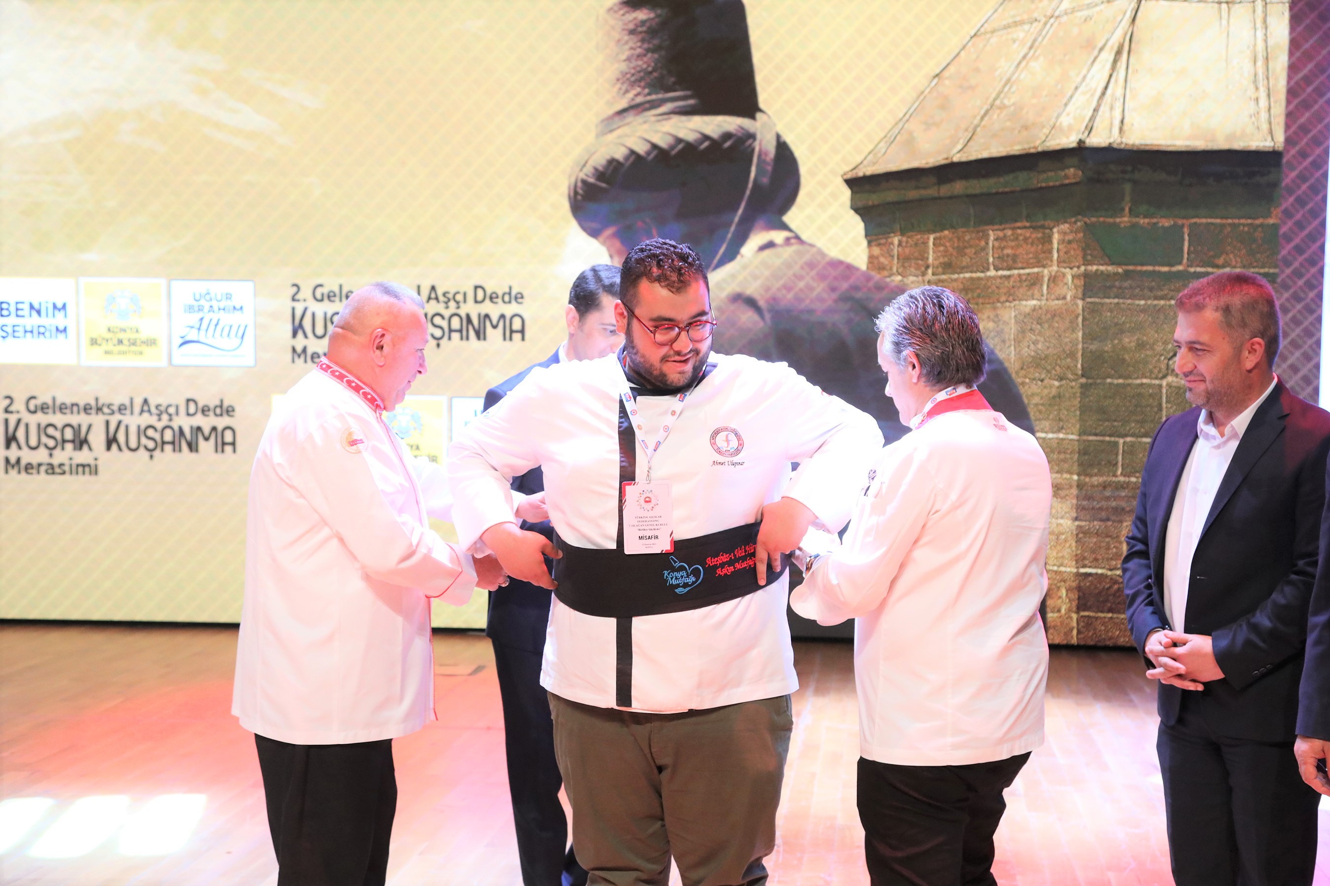 MEZUN OLAN GASTRONOMİ BÖLÜMÜ  ÖĞRENCİLERİNE KUŞAK KUŞANMA MERASİMİ
