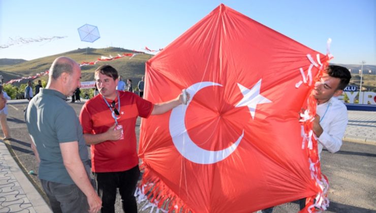 KONYA’DA İLK KEZ UÇURTMA ETKİNLİĞİ DÜZENLENDİ 1 KONYA’DA İLK KEZ UÇURTMA ETKİNLİĞİ DÜZENLENDİ