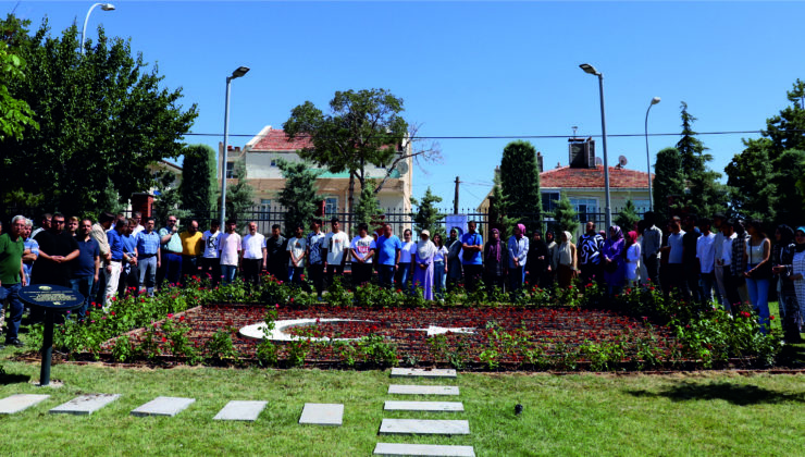 NECMETTİN ERBAKAN ÜNİVERSİTESİ’NDE  15 TEMMUZ ŞEHİTLERİ ANISINA 251 GÜL DİKİLDİ