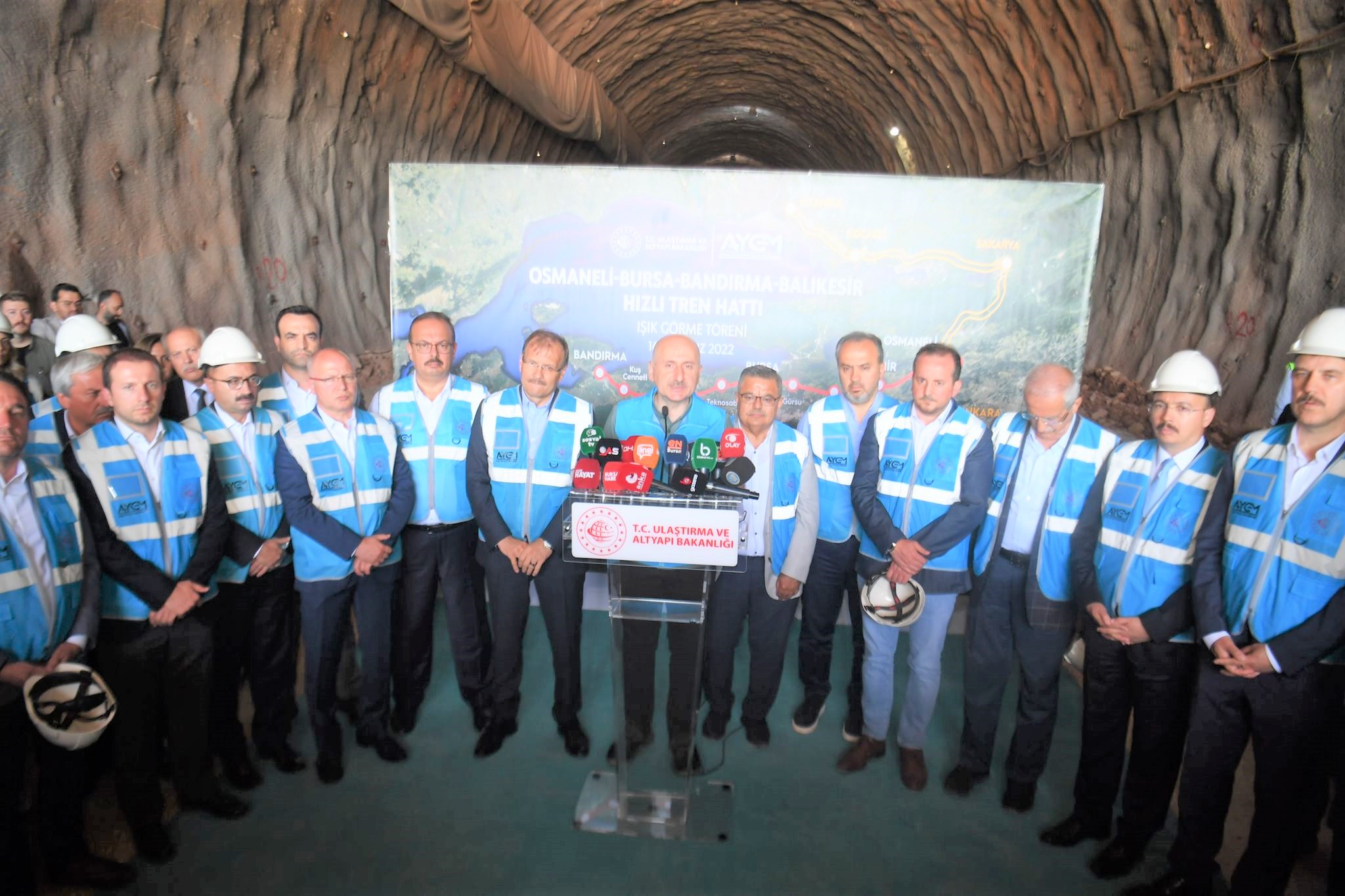BAKAN ADİL KARAİSMAİLOĞLU, OSMANELİ-BURSA-BANDIRMA-BALIKESİR HIZLI TREN HATTI T04 TÜNELİ IŞIK GÖRME TÖRENİ’NE KATILDI