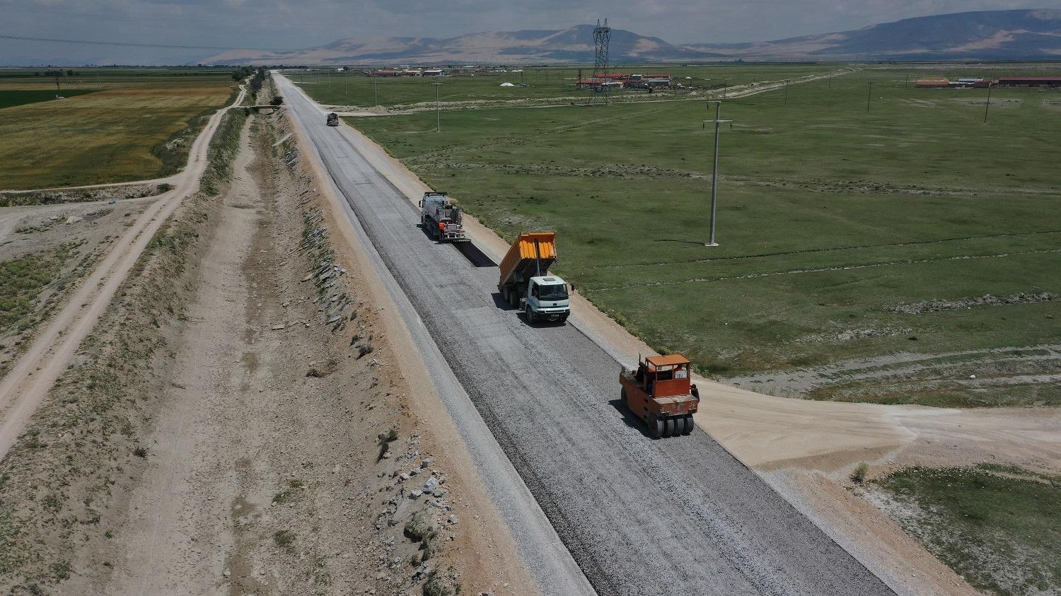 FEN İŞLERİ EKİPLERİ YENİ DÖNEMDE DE İLÇENİN DÖRT BİR YANINDA YOĞUN BİR ÇALIŞMA İÇİNDE