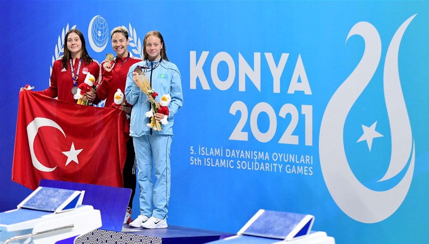 KADINLAR YÜZMEDE OYUNLAR REKORU