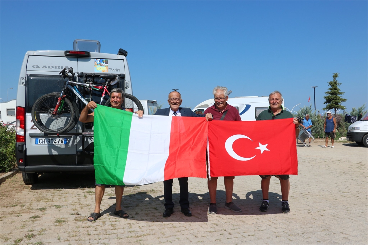 İtalya'dan karavanlarıyla yola çıkan 15 aile Beyşehir'de mola verdi