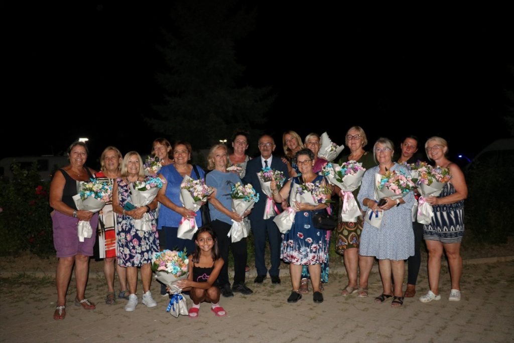 İtalya'dan karavanlarıyla yola çıkan 15 aile Beyşehir'de mola verdi