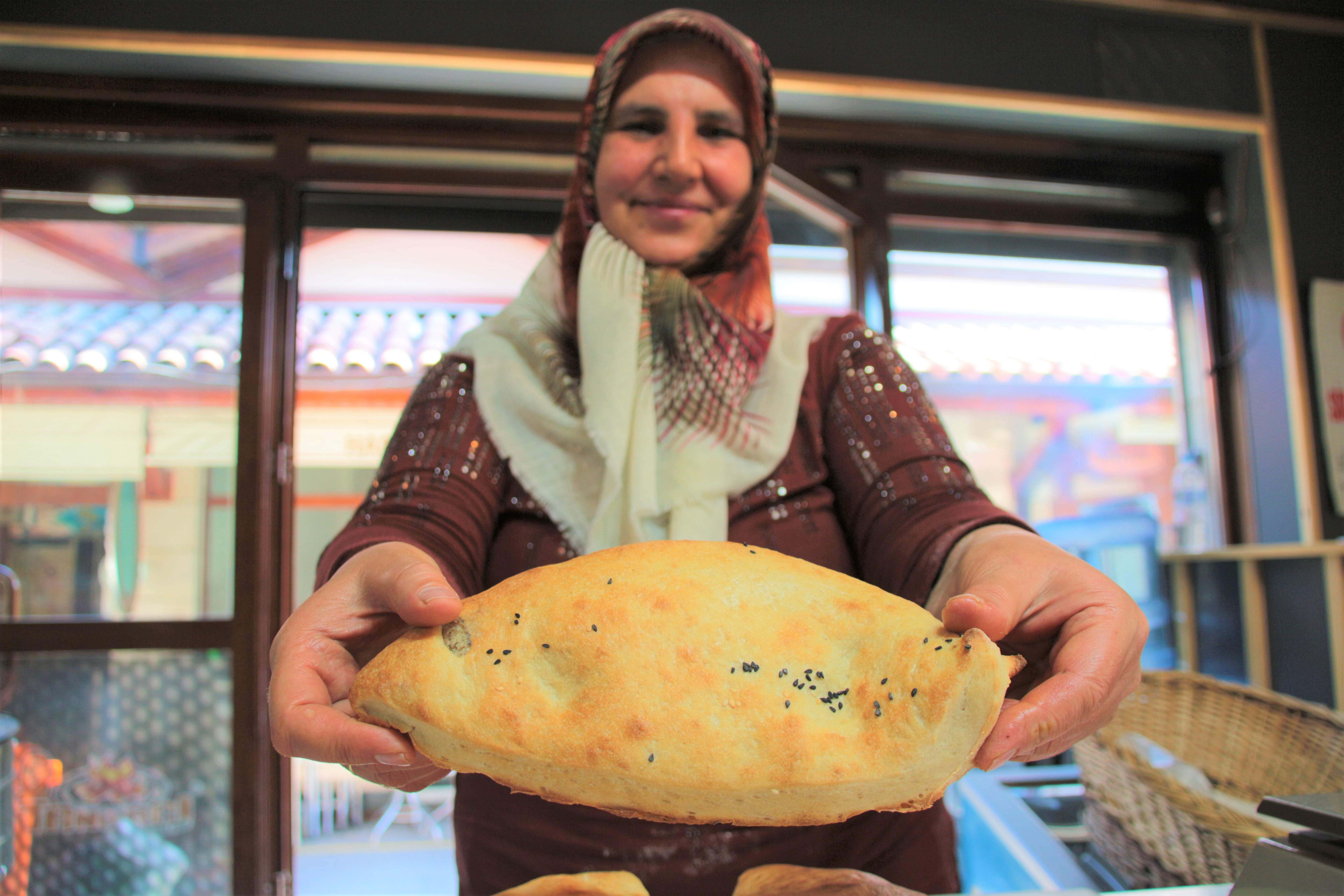 TANDIR EKMEĞİ YAPARAK 3 ŞUBE VE 23 ÇALIŞAN YÖNETİYOR