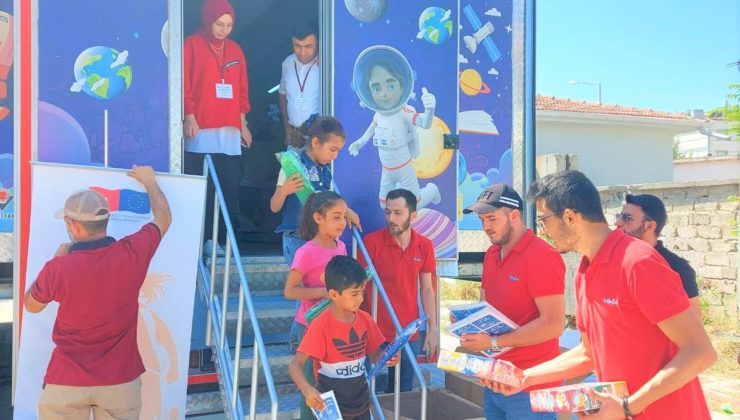 BİLİM TIRI ÇOCUKLARLA BULUŞTU