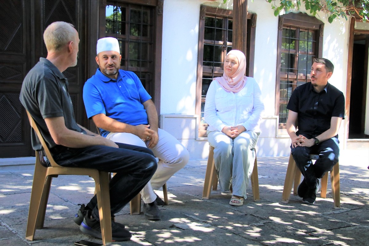 MÜSLÜMAN OLAN 10 İNGİLİZ KONYA’DA  DUYGULU ANLAR YAŞADI