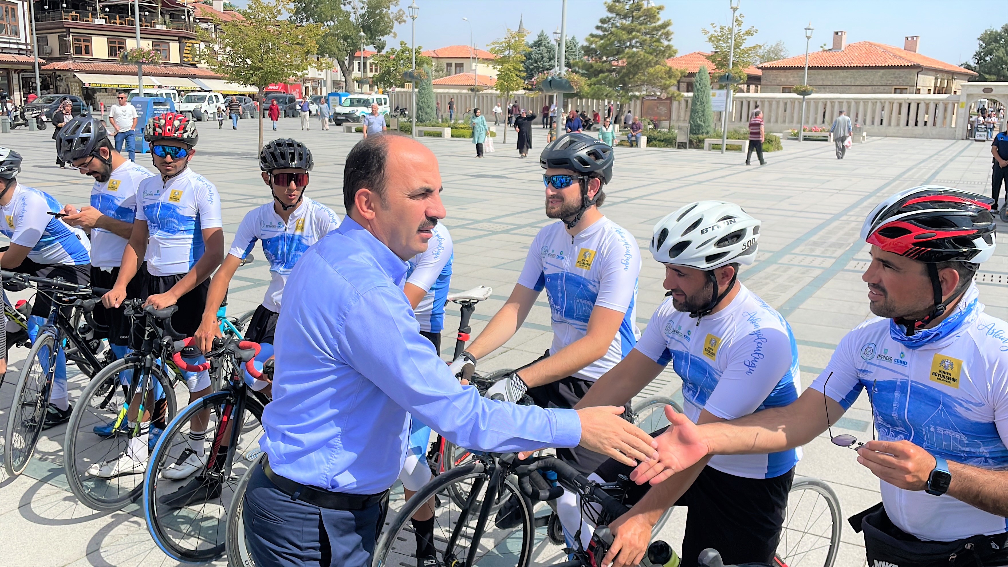 SAĞLIKLI ÇEVRE İÇİN YOLA ÇIKAN BİSİKLET TAKIMI KONYA’YA ULAŞTI
