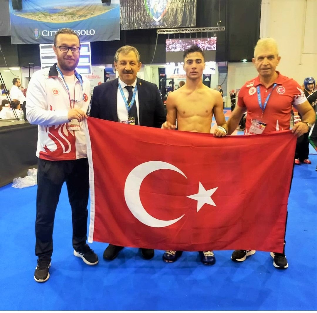 KONYALI KİCK BOKSCUDAN  ALTIN MADALYA