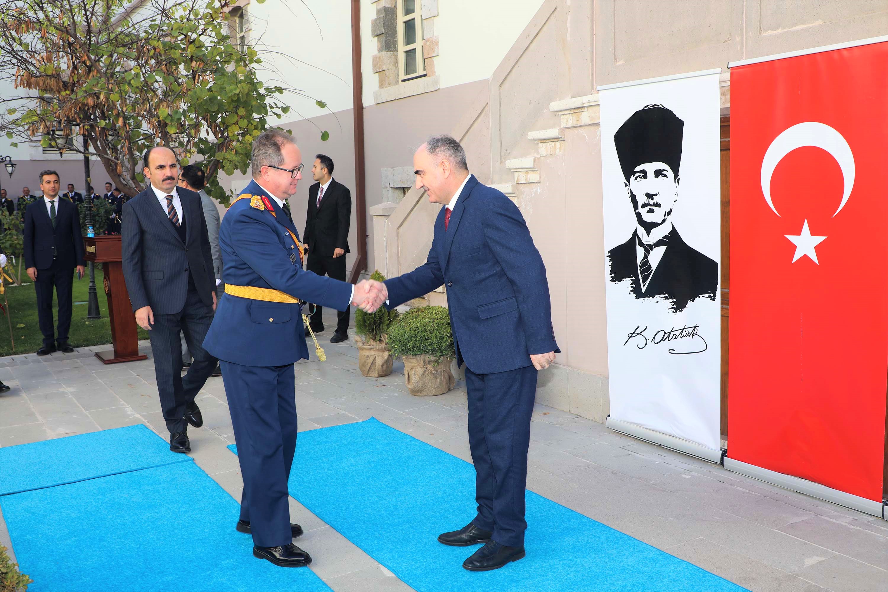 VALİ VAHDETTİN ÖZKAN’DAN 29 EKİM CUMHURİYET BAYRAMI KUTLAMA MESAJI