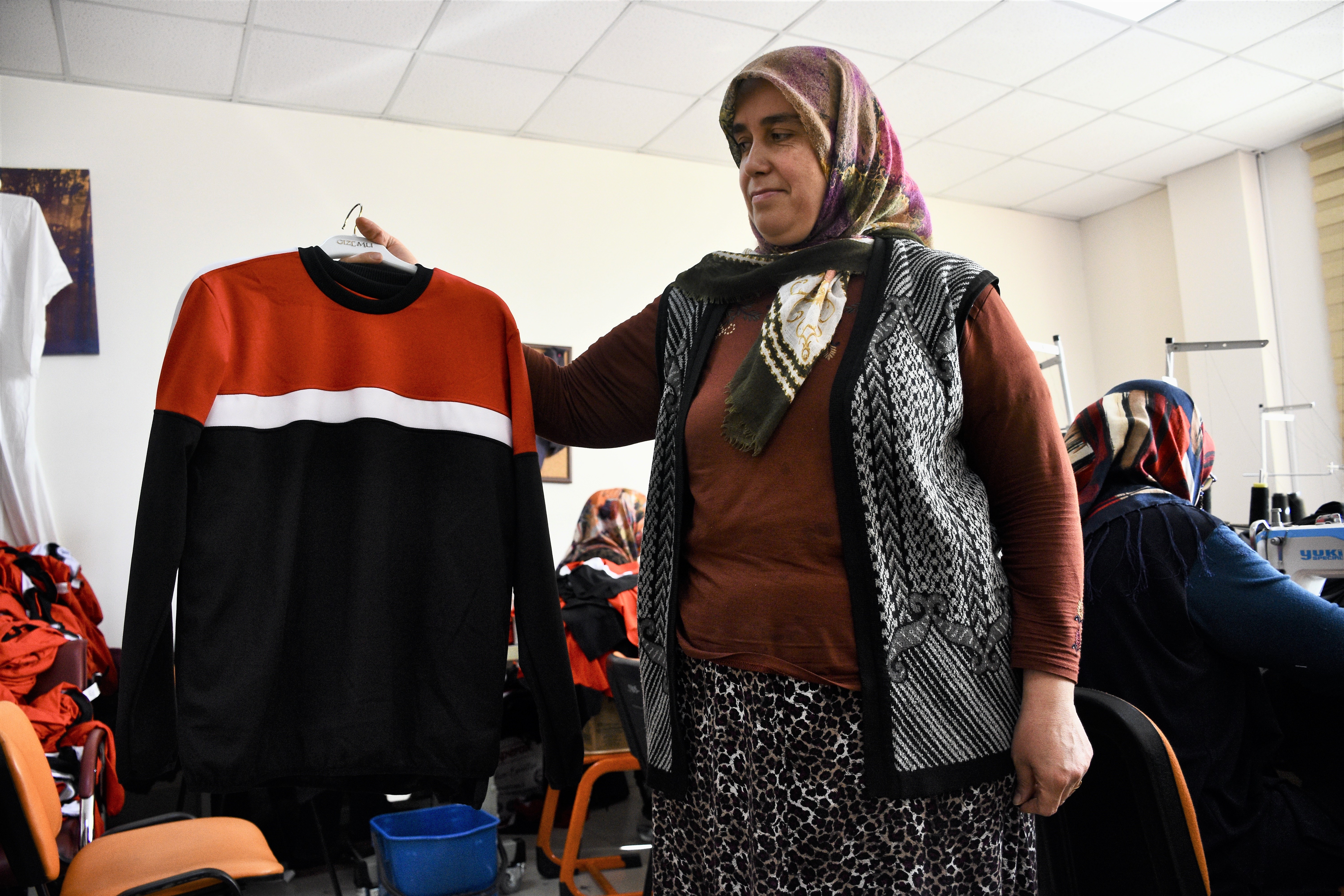 YATILI ÖĞRENCİLERİN EŞOFMAN TAKIMLARI KONYALI KADINLARDAN