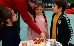 KONYASPOR’DAN DEPREMZEDE ÇOCUK İÇİN SÜRPRİZ DOĞUM GÜNÜ KUTLAMASI