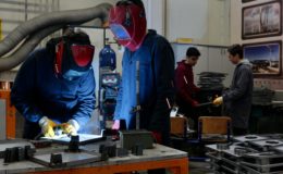 MESLEK LİSELİLER DEPREMZEDELER İÇİN SOBA VE TELEFON ŞARJ İSTASYONU ÜRETİYOR