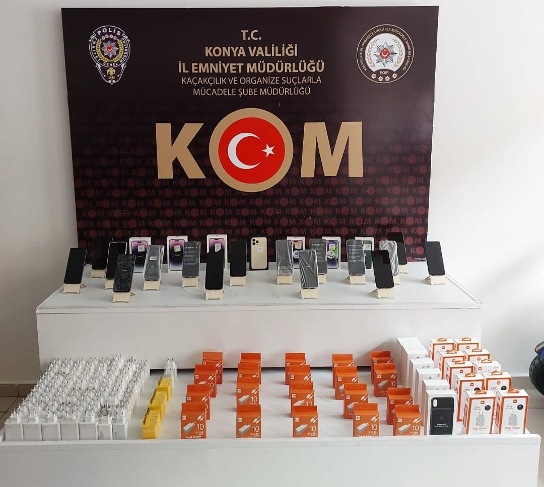 FIRINA GİZLENMİŞ GÜMRÜK KAÇAĞI 62 TELEFON ELE GEÇİRİLDİ
