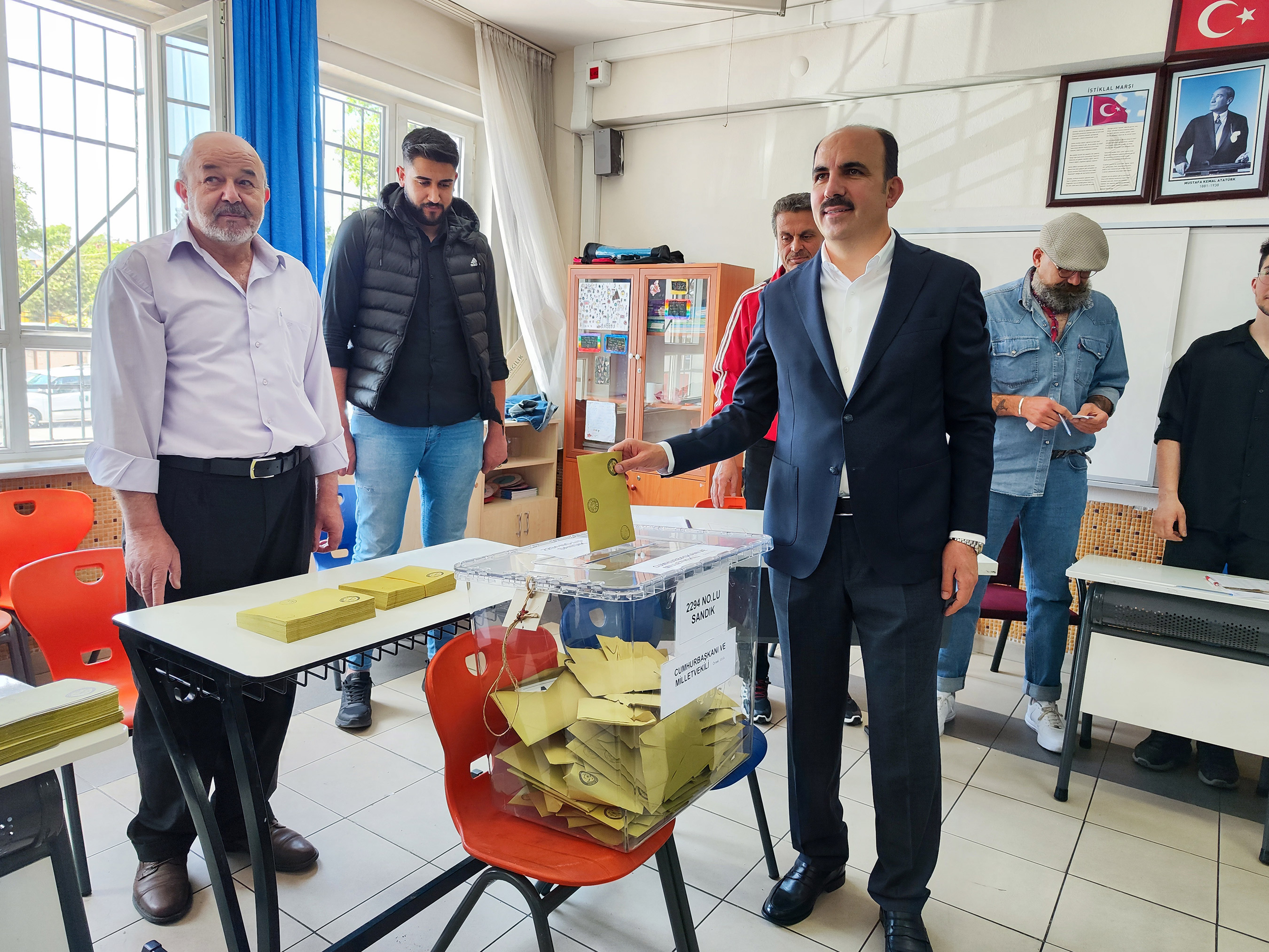 BAŞKAN ALTAY CUMHURBAŞKANLIĞI SEÇİMİ İÇİN OYUNU 2294 NOLU SANDIKTA KULLANDI