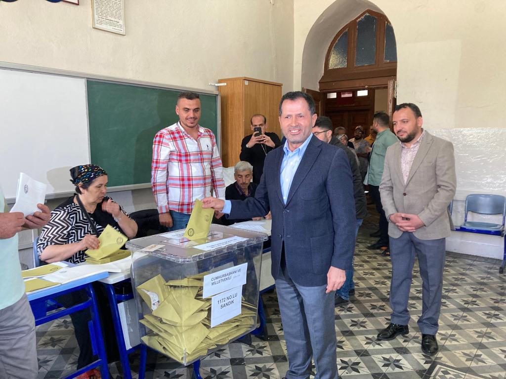 AK PARTİ KONYA MİLLETVEKİLLERİ ZİYA ALTUNYALDIZ VE TAHİR AKYÜREK OYLARINI KULLANDI