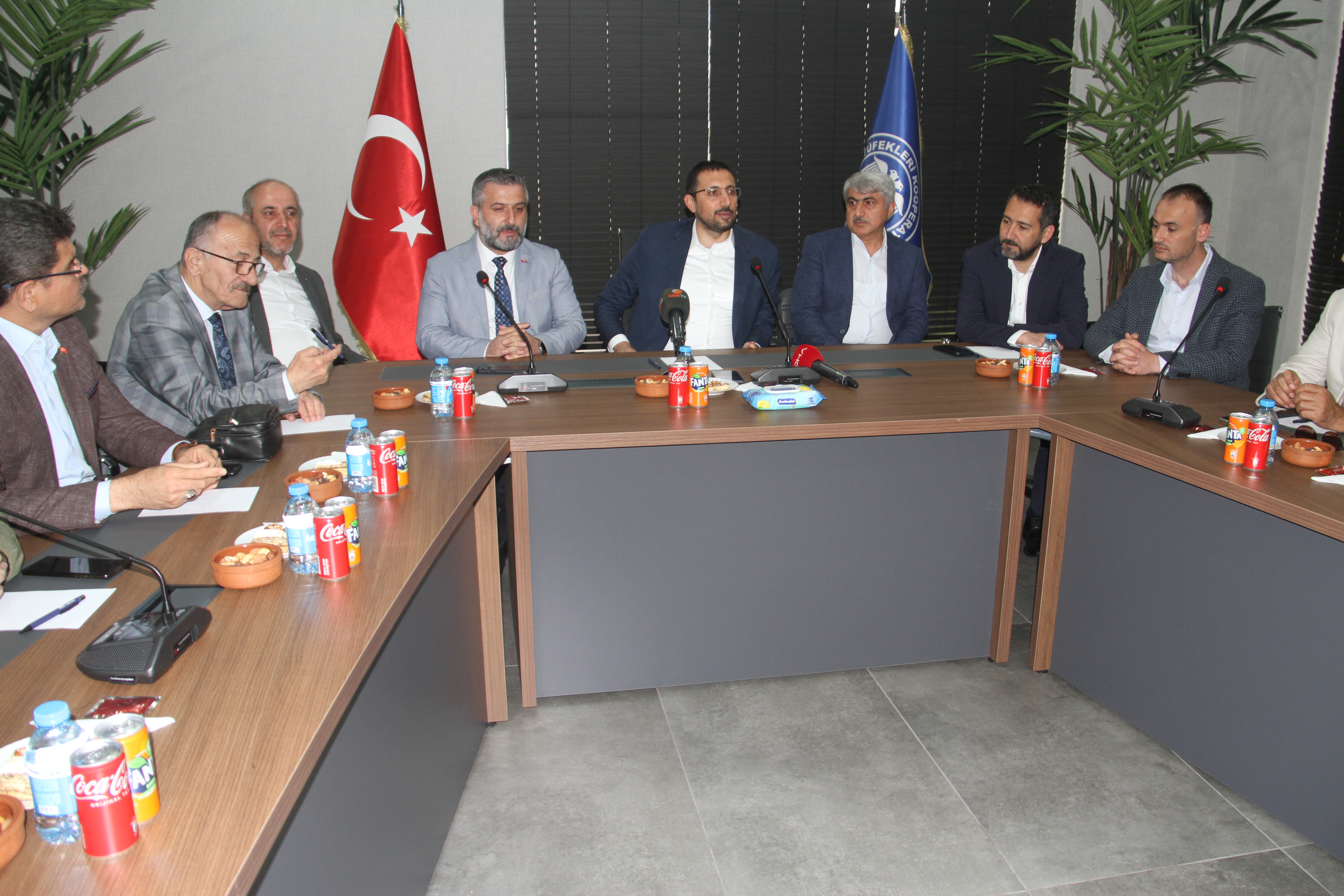 CUMHURBAŞKANI BAŞDANIŞMANI MUSTAFA AKIŞ BEYŞEHİR’DE BASINLA BİR ARAYA GELDİ