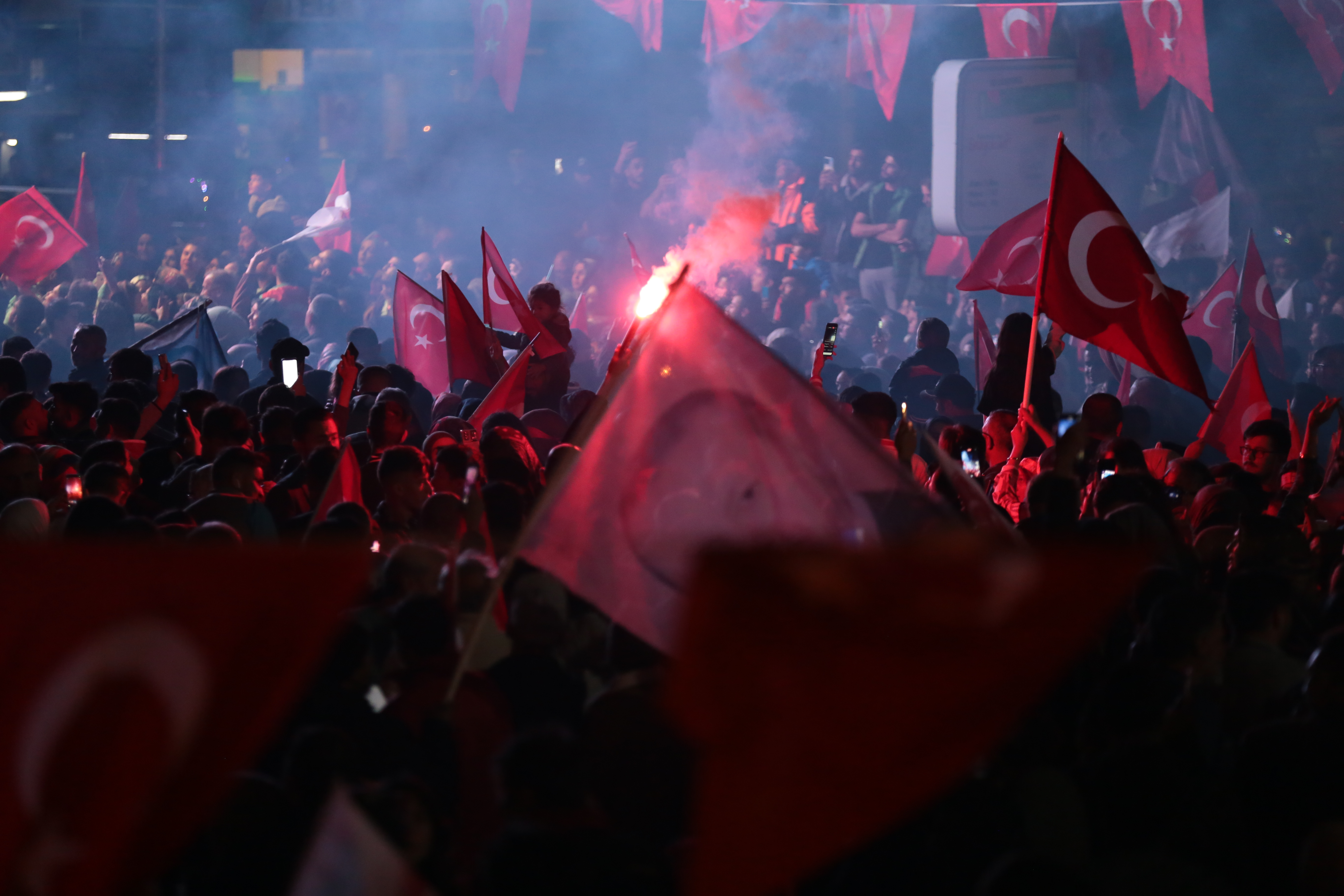 CUMHURBAŞKANI ERDOĞAN’IN SEÇİM BAŞARISI KUTLANIYOR