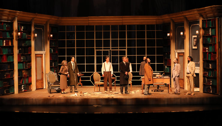 KONYA ŞEHİR TİYATROSU, ÜSTAD NECİP FAZIL’I “BİR ADAM YARATMAK” ESERİNİ SAHNELEYEREK ANDI