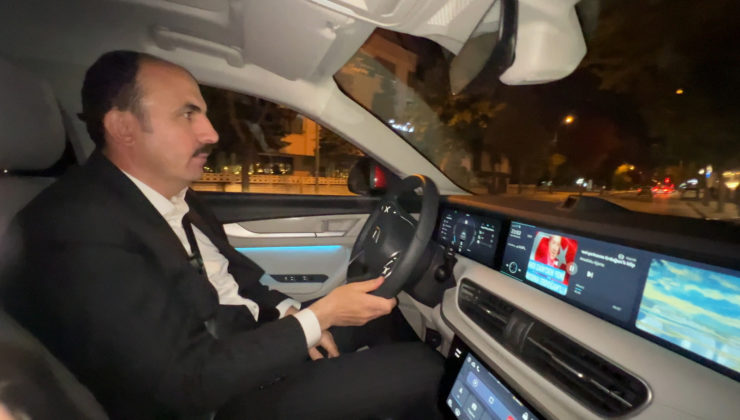 TOGG’UN DiREKSiYONUNA GEÇEN BAŞKAN ALTAY KONYALILARIN SEVGİ SELİYLE KARŞILAŞTI