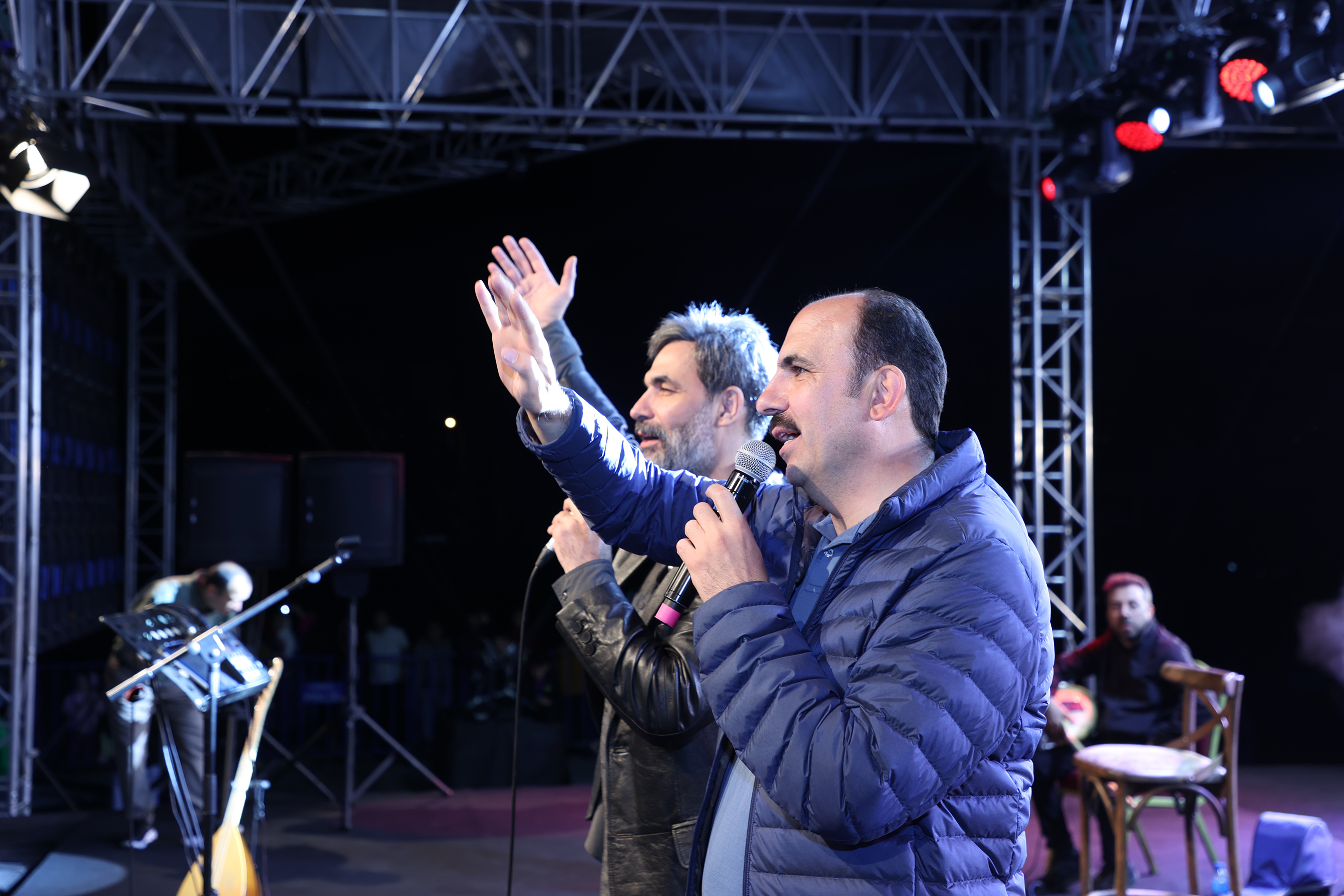BAŞKAN ALTAY, UĞUR IŞILAK KONSERİNDE KONYALILARIN COŞKUSUNA ORTAK OLDU