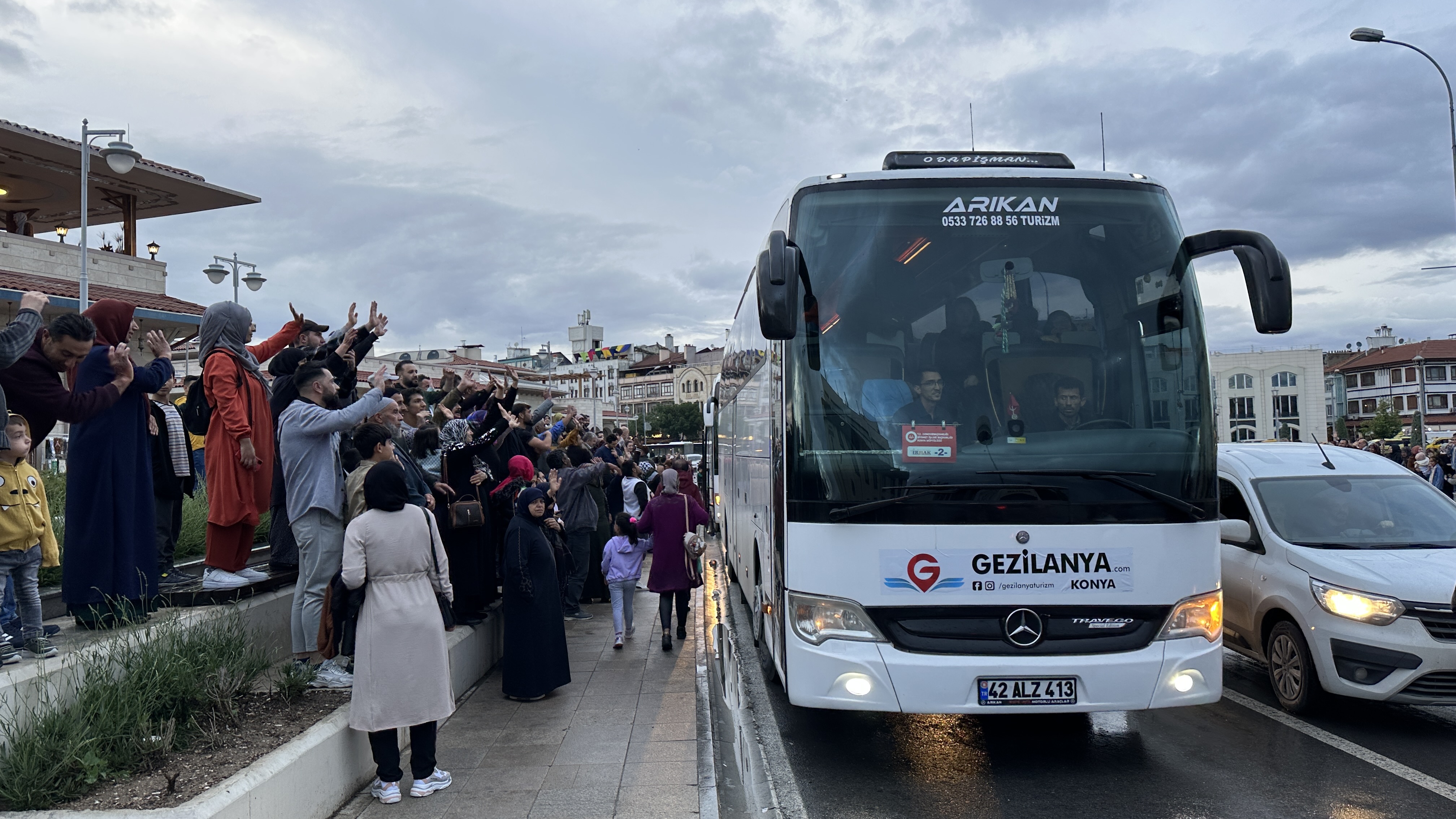 BAŞKAN ALTAY TÜRKİYE’NİN İLK HAC KAFİLESİNİ UĞURLADI