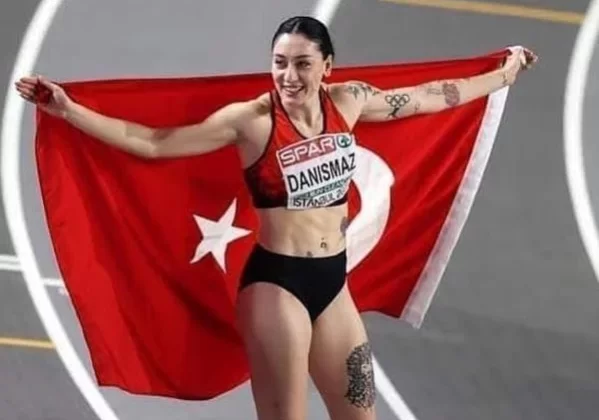 ADÜ Öğrencisi Tuğba Danışmaz, Çin'de düzenlenen Dünya Üniversite Oyunları'nda şampiyon oldu 1 ADÜ Öğrencisi Tuğba Danışmaz, Çin’de düzenlenen Dünya Üniversite Oyunları’nda şampiyon oldu