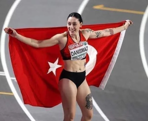 ADÜ Öğrencisi Tuğba Danışmaz, Çin'de düzenlenen Dünya Üniversite Oyunları'nda şampiyon oldu