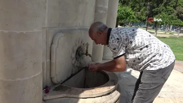 Adana’da Termometreler 49 Dereceyi Gösterdi: Çocuklar Süs Havuzuna, Vatandaşlar Çeşmelere Akın Etti