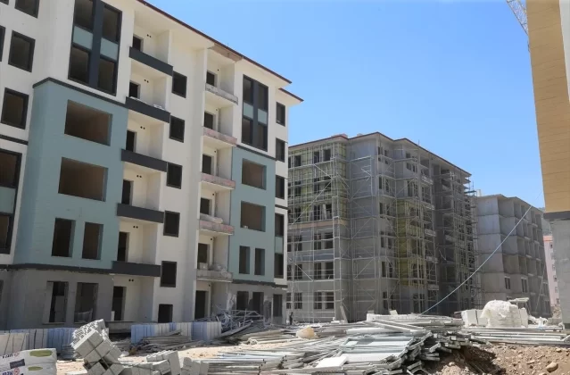 Adıyaman’da Deprem Sonrası İş Yerleri Konteyner Çarşılarda Faaliyetlerini Sürdürüyor