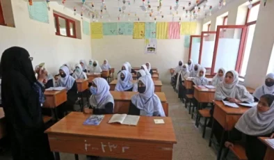 Afganistan’da Taliban, 10 yaşından büyük kız çocuklarının eğitim almasını yasakladı
