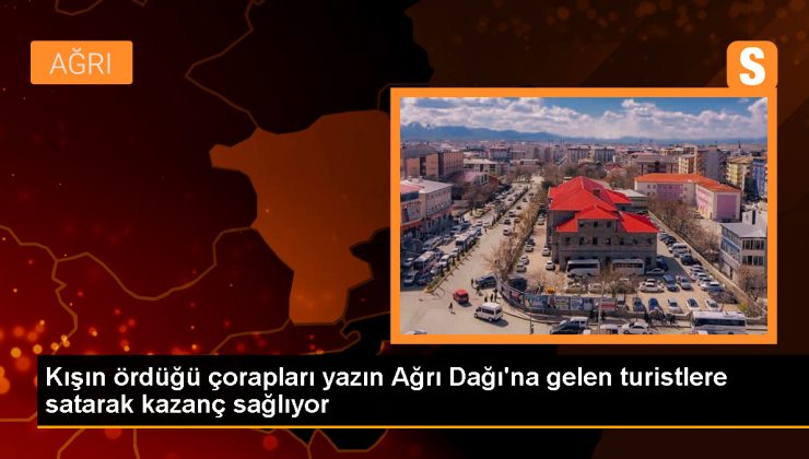 Ağrı Dağı’nda yaşayan kadın, el emeği ürünlerini dağcılara satarak aile ekonomisine katkı sağlıyor