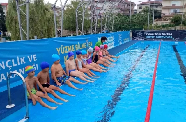 Akçakoca’da Portatif Yüzme Havuzu Açıldı