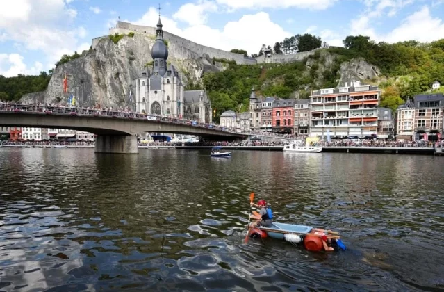 Albüm: Belçika’nın Dinant Kentinde Küvet Tasarımlı Tekne Yarışı Düzenlendi