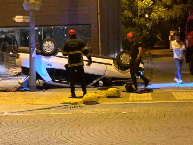 Alkollü sürücü beton saksılara çarparak takla attı, 2 kişi hastanelik oldu