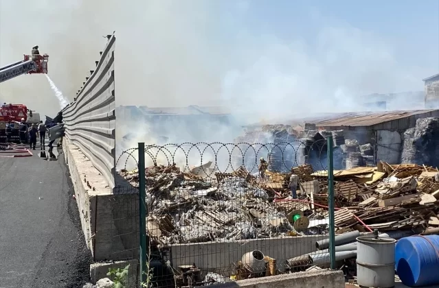 Ankara’da Atık Kağıt Geri Dönüşüm Fabrikasında Yangın