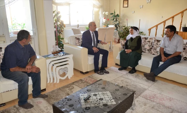 Ardahan Valisi Çiçek’in ilk ziyareti şehit ailesi oldu