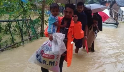 Bangladeş’teki Rohingyalı mülteci kampında sel meydana geldi