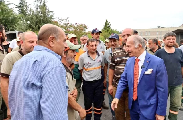 Bayrampaşa Belediye Başkanı Atila Aydıner, İşçilerle Buluştu
