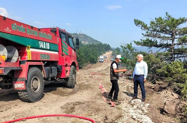 Bolu Göynük'te Orman Yangınına Havadan ve Karadan Müdahale Ediliyor 1 Bolu Göynük’te Orman Yangınına Havadan ve Karadan Müdahale Ediliyor