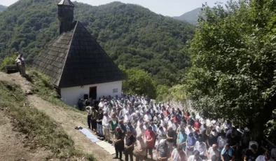 Bosna Hersek’teki Kuşlat Camisi’nde Cuma Namazı Kılındı