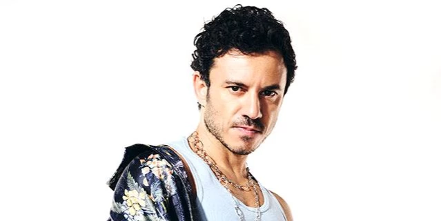 Buray, ‘Olmuşum Leyla’ Şarkısını Bodrum Antik Tiyatro’da Seslendirecek