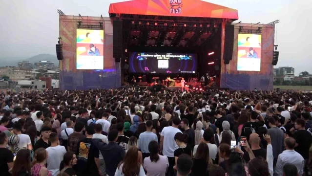 Bursa’da Güneş, Ceza ve Edis Konseri