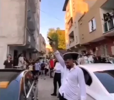 Bursa’da düğün konvoyunda silahla havaya ateş açıldı