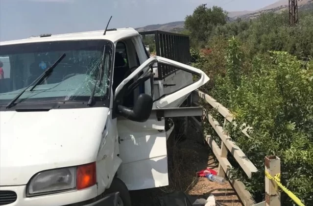 Denizli’nin Tavas ilçesinde kamyonetin şarampole devrilmesi sonucu 1 kişi öldü, 5 kişi yaralandı