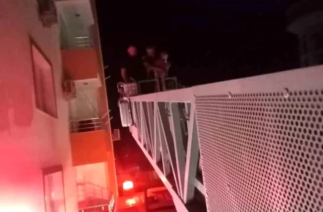 Diyarbakır’da Uyuyan Çocuk Mahsur Kaldı